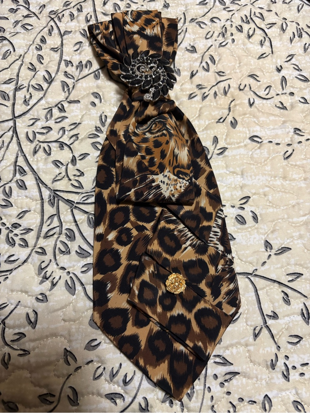 Leopard Print Necktie with Brooch - Brown